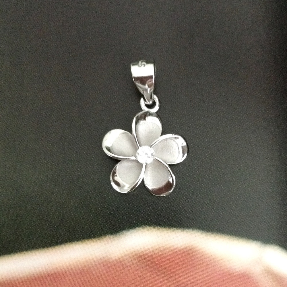925 Silver Plumeria
๐ธ Pendant with CZ center.15mm - Picture 3 of 3